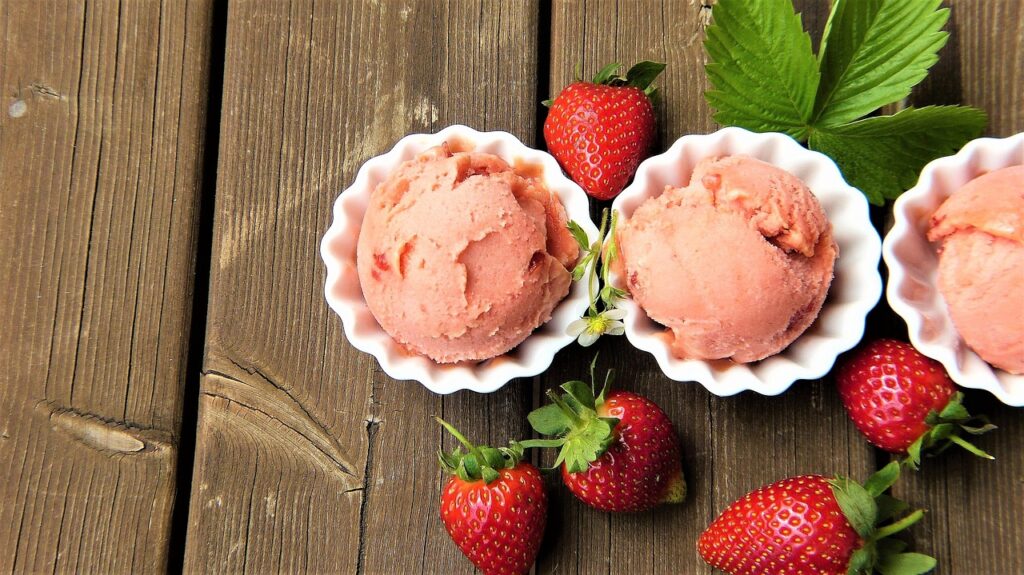 strawberry ice cream, strawberries, fresh, fruit, ripe, rustic, bio, vitamins, bowls, summer, nature, ice cream, lactose free, fruit ice cream, milk ice cream, food, yummy, frozen, diet, ice cream parlor
