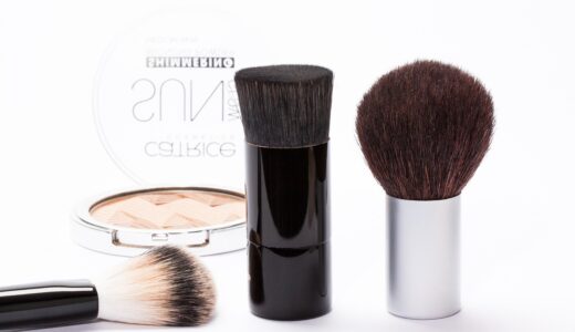cosmetics, make up, paint brush, kabuki-pnsel, bristles, hair, cylindrical, metal sleeve, aluminum, instruct, matting the skin, white, skin color, black, gray, cosmetics, cosmetics, cosmetics, make up, make up, make up, make up, make up